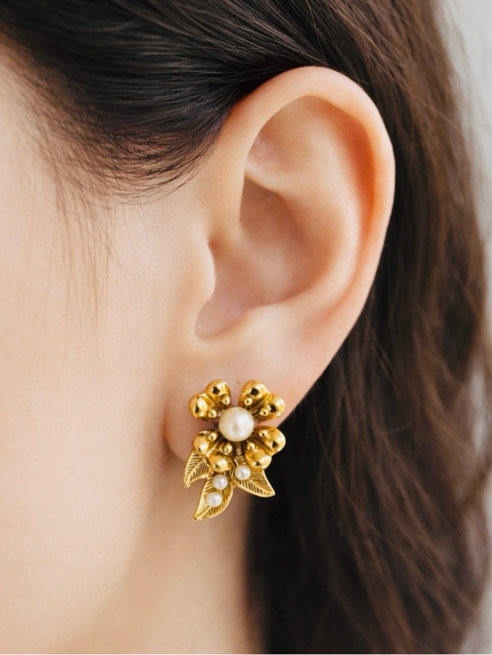 Vintage 1928 Brand Gold Tone Faux Pearl Flower Clip-On Earrings Floral